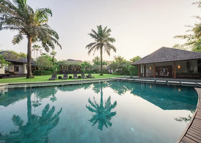 Villa The Beji, Serene Luxury 6br In Berawa -
