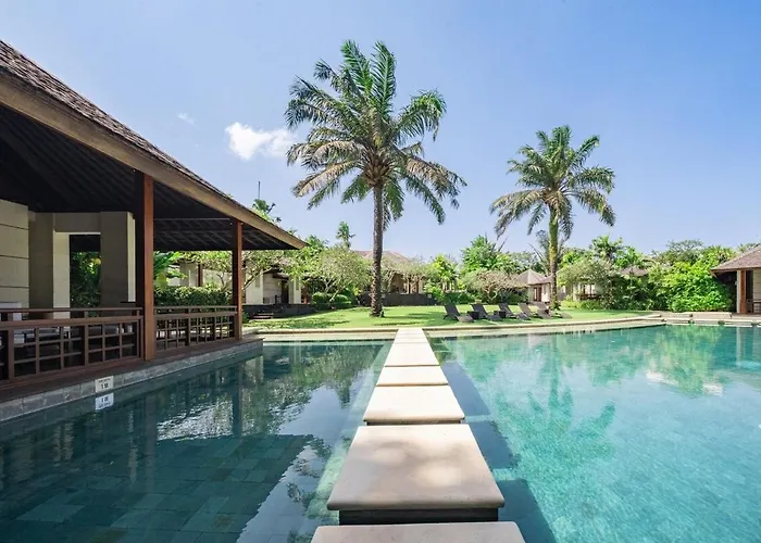 Villa The Beji, Serene Luxury 6br In Berawa -