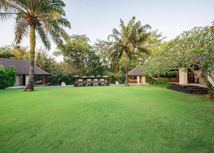 Villa The Beji, Serene Luxury 6br In Berawa -