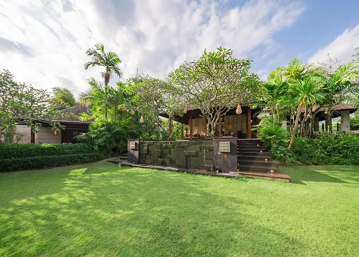 Villa The Beji, Serene Luxury 6br In Berawa -