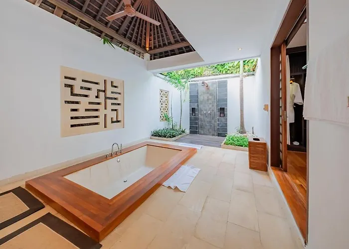 The Beji, Serene Luxury 6br In Berawa - * Canggu