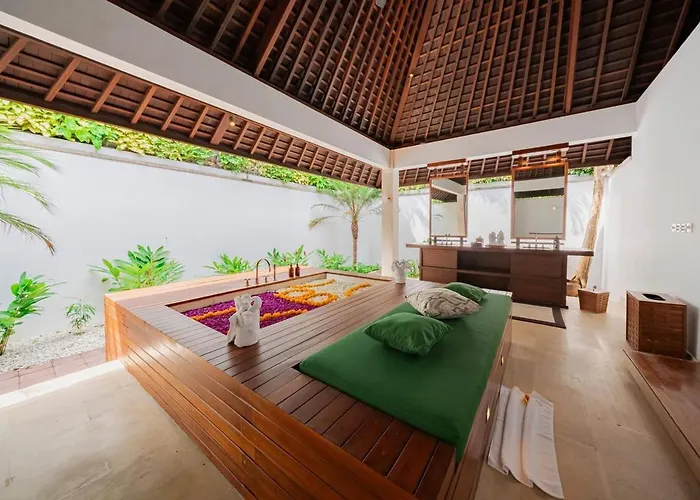 Villa The Beji, Serene Luxury 6br In Berawa - Canggu