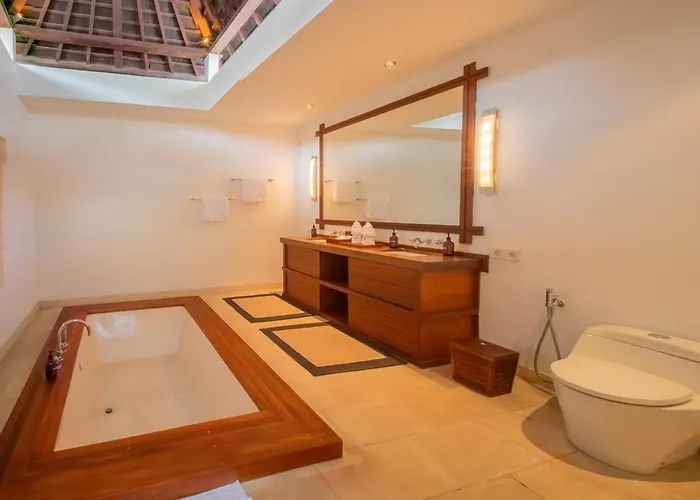 The Beji, Serene Luxury 6br In Berawa - Villa