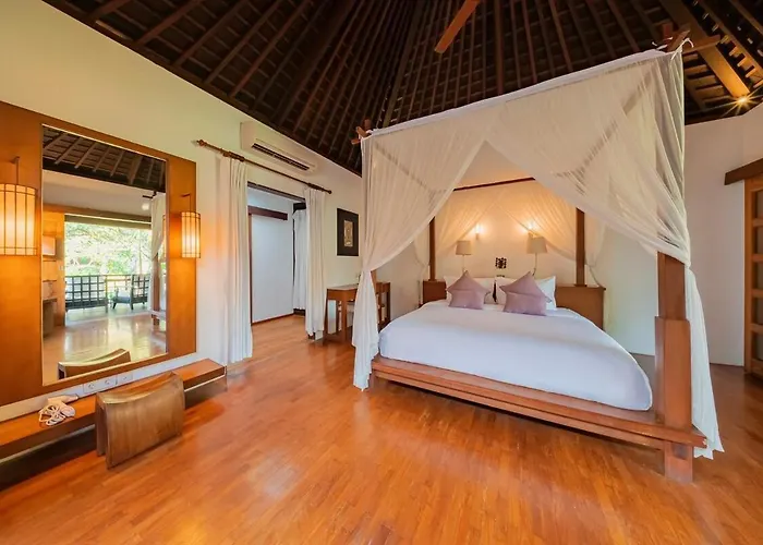 The Beji, Serene Luxury 6br In Berawa - Canggu
