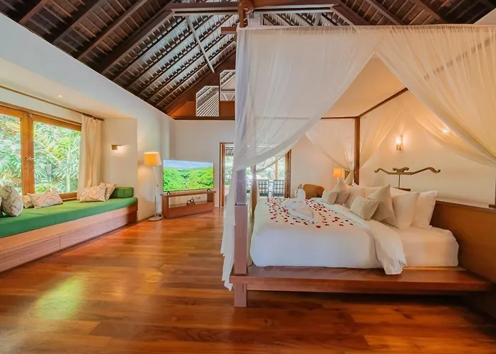The Beji, Serene Luxury 6br In Berawa - Canggu