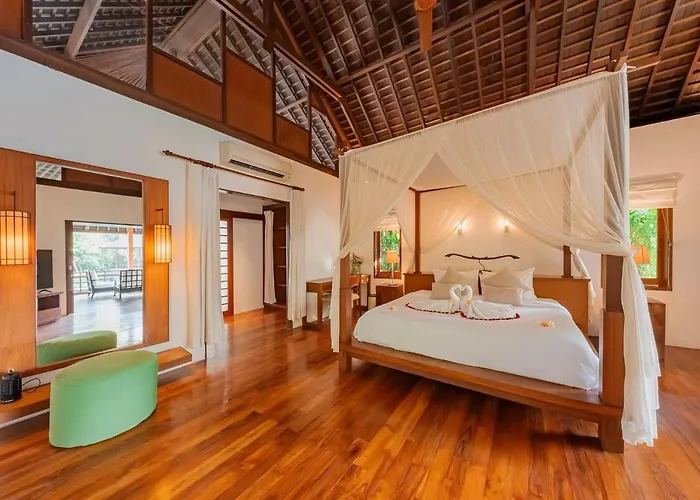 The Beji, Serene Luxury 6br In Berawa - Canggu