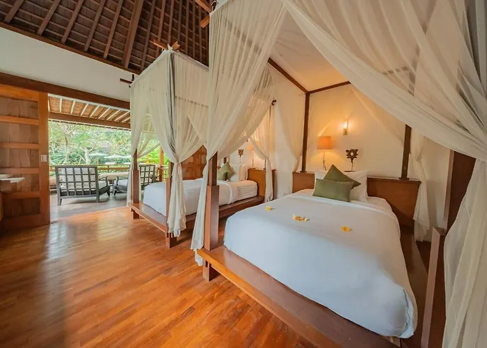 Villa The Beji, Serene Luxury 6br In Berawa -