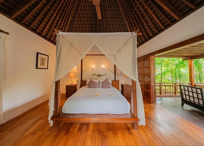 The Beji, Serene Luxury 6br In Berawa - Villa Canggu