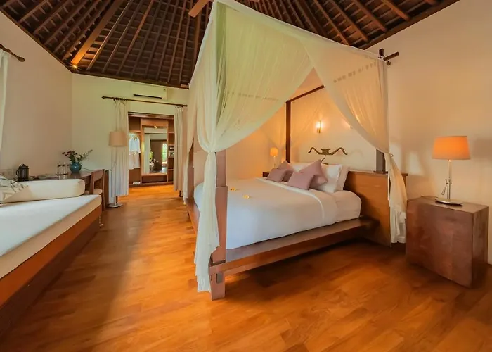 The Beji, Serene Luxury 6br In Berawa - Villa Canggu