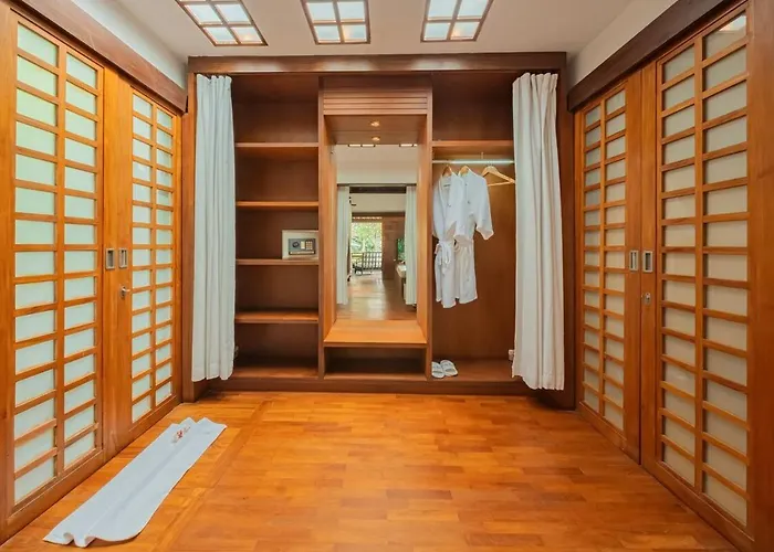 The Beji, Serene Luxury 6br In Berawa -