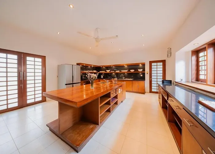The Beji, Serene Luxury 6br In Berawa - Villa Canggu